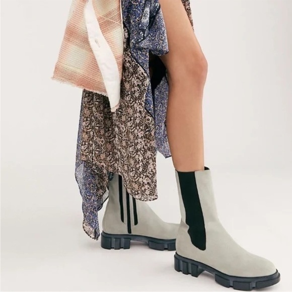 FREE PEOPLE SUEDE CHUNKY CHELSEA BOOTS “BROOKS” LIGHT GRAY PULL ON SIZE 10 NEW - Picture 1 of 13